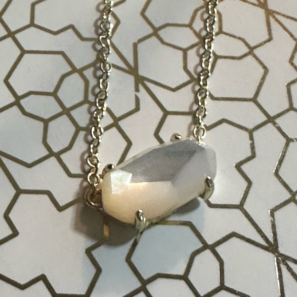 NWOT Kendra Scott Ever Necklace Mother of Pearl/Gold - Picture 7 of 7